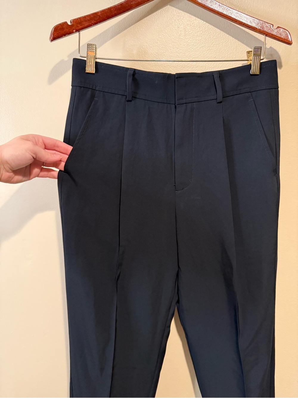 Everlane The Japanese GoWeave way high tapered Pant in Black - Picture 5 of 10